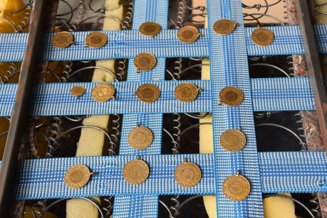 Tamire gönderilen kanepeden 110 bin liralık altın çıktı